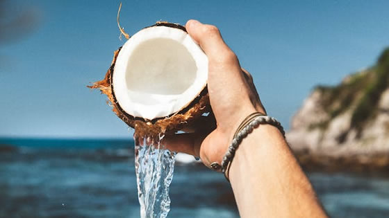 Benefícios da água de coco para Hidratação